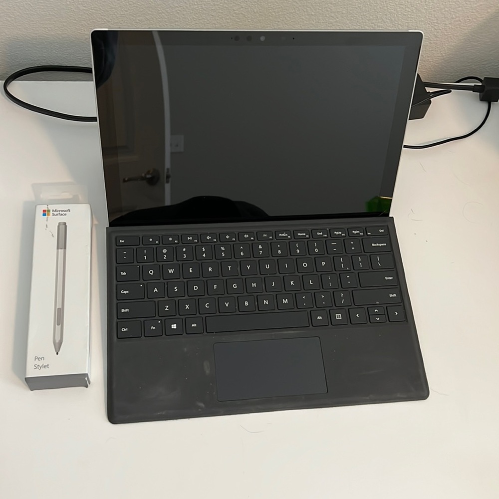 Microsoft surface pro 7 (model 1866) with magnetic keyboard and pen stylet